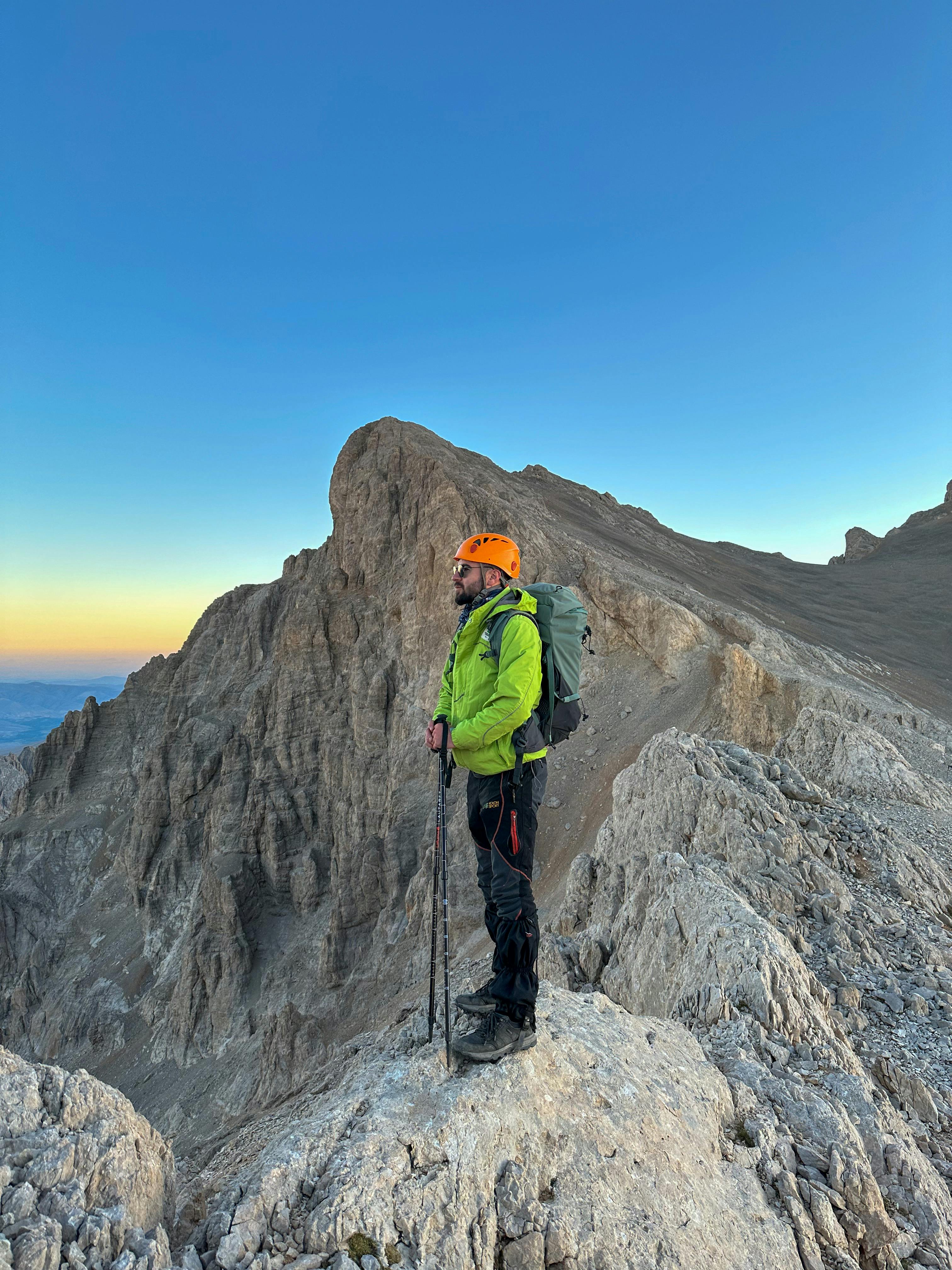 人健行冒险登山者