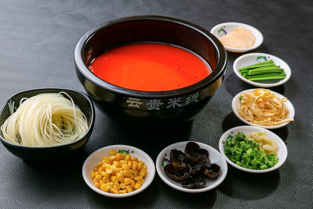 过桥米线麻辣味摄影图