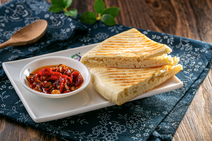 锅盔辣子夹馍图片