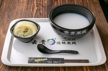 过桥米线三鲜味摄影图