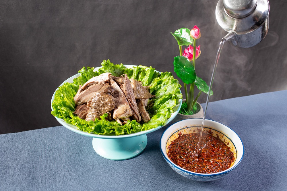 睁眼辣子蘸羊肉水盆菜品