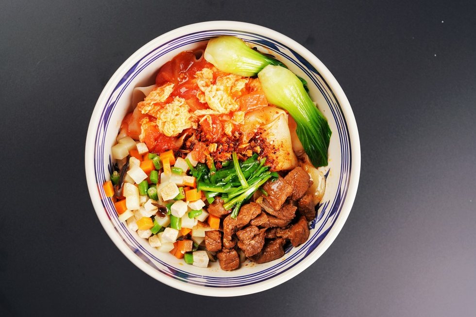 手工肉臊子西红柿油泼扯面图片