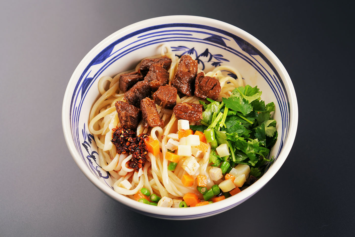 大块牛肉干拌面