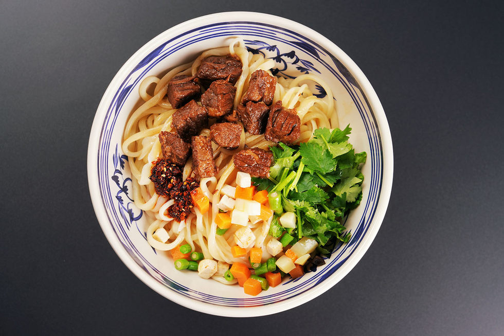 陕西大块牛肉干拌面