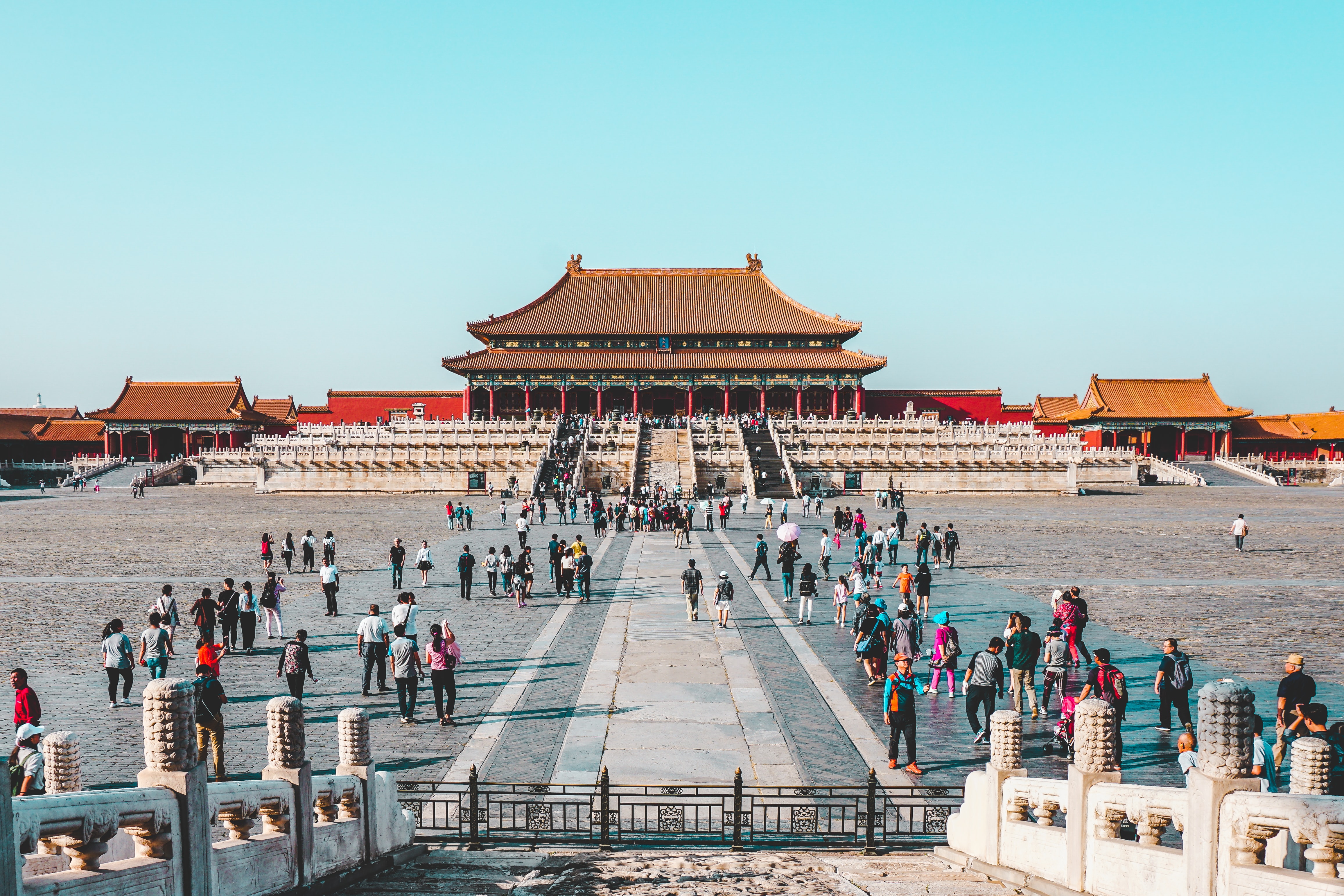 太和殿前参观的游客摄影高清图片